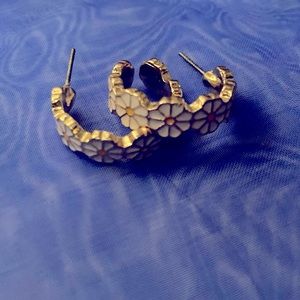 White Daisy Chain Open Hoop Enamel Fashion Earrings